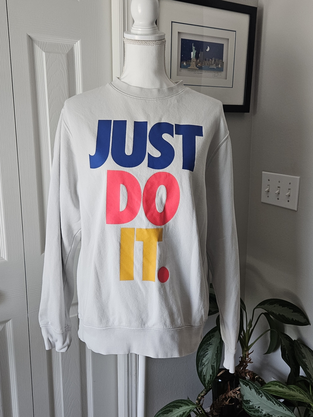 Nike White Crewneck Sweatshirt